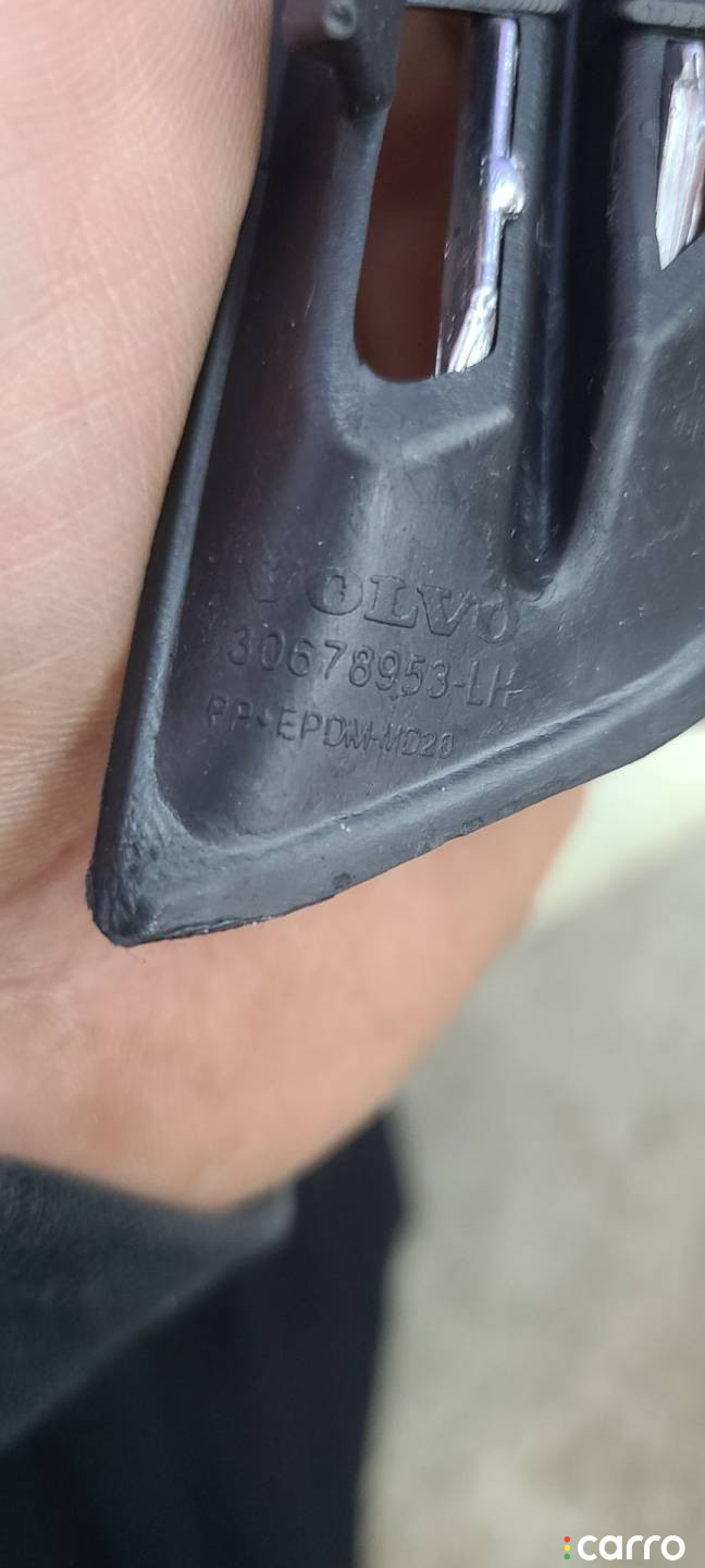 30673954, 30678953 Заглушка (решетка) в бампер правая верхняя Volvo XC90 2010г. - фото №7